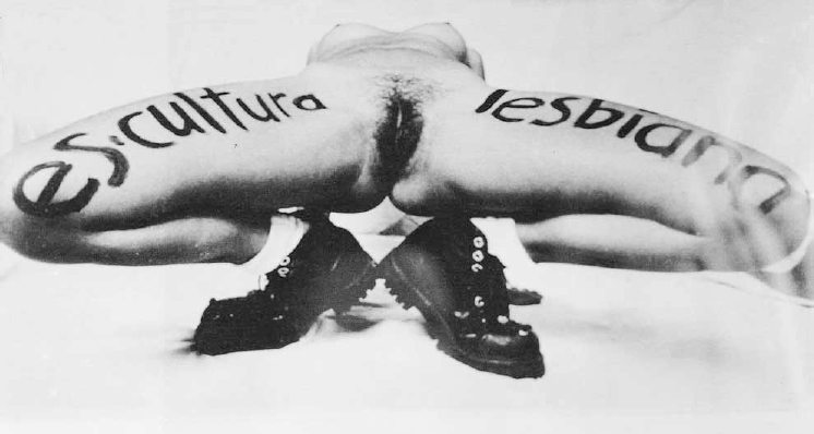 “Es-cultura lesbiana”. Serie fotográfica. 1994-95. LSD.